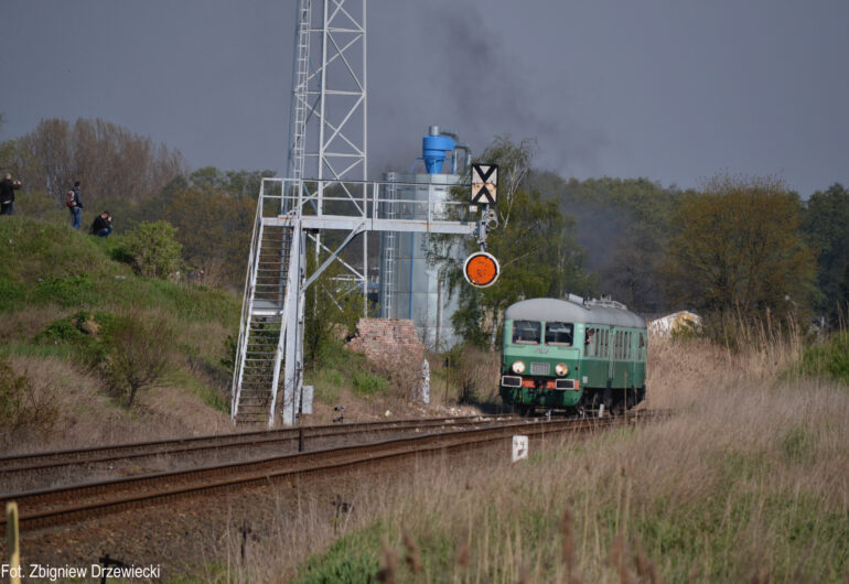 Pomost sygnałowy iwagon spalinowy SN61